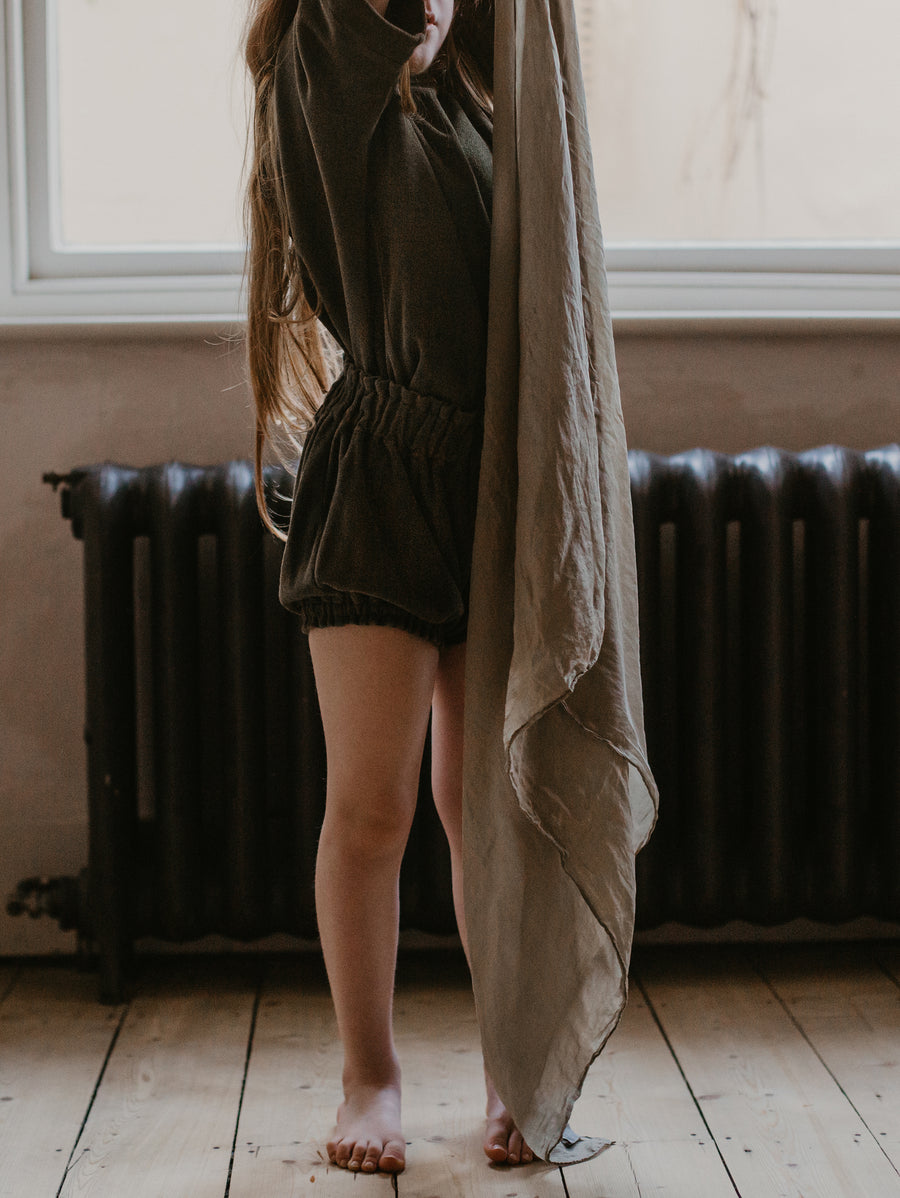 The Simple Folk Play Silk Earth