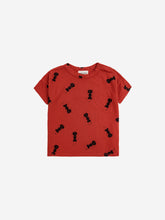 Lade das Bild in den Galerie-Viewer, Bobo Choses Baby Ant All Over T-Shirt Burgundy Red
