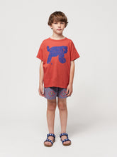 Lade das Bild in den Galerie-Viewer, Bobo Choses Big Cat T-Shirt Burgundy Red
