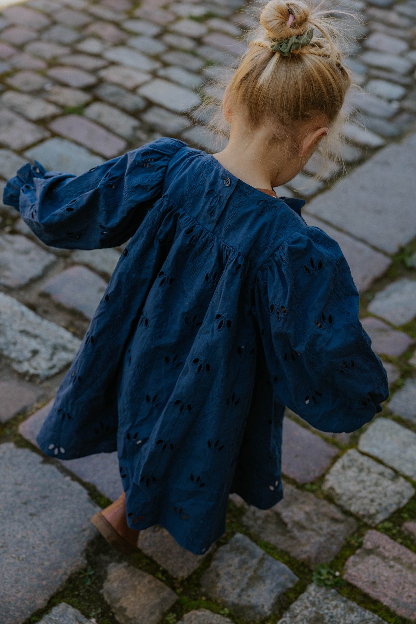 Fliink Kleid mit Schleife Camma Insignia Blue