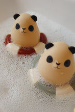 Lade das Bild in den Galerie-Viewer, Konges Sløjd Silikon Badespielzeug Schwimmring Panda
