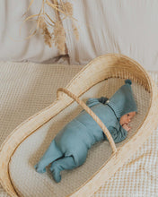 Lade das Bild in den Galerie-Viewer, Búho BCN Newborn Leggings mit Füßchen Blue Garda
