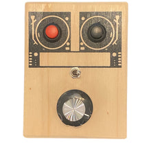 Lade das Bild in den Galerie-Viewer, Brand New Noise Loopy Lou Soundspielzeug mit Loop-Schalter
