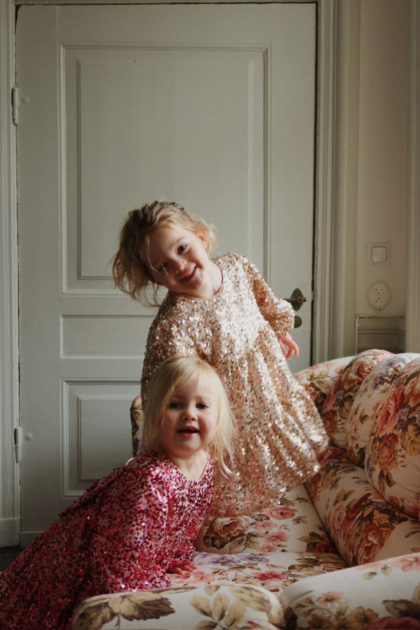 Konges Sløjd Lila Pailletten Kleid mit Schleife Gold Glitter