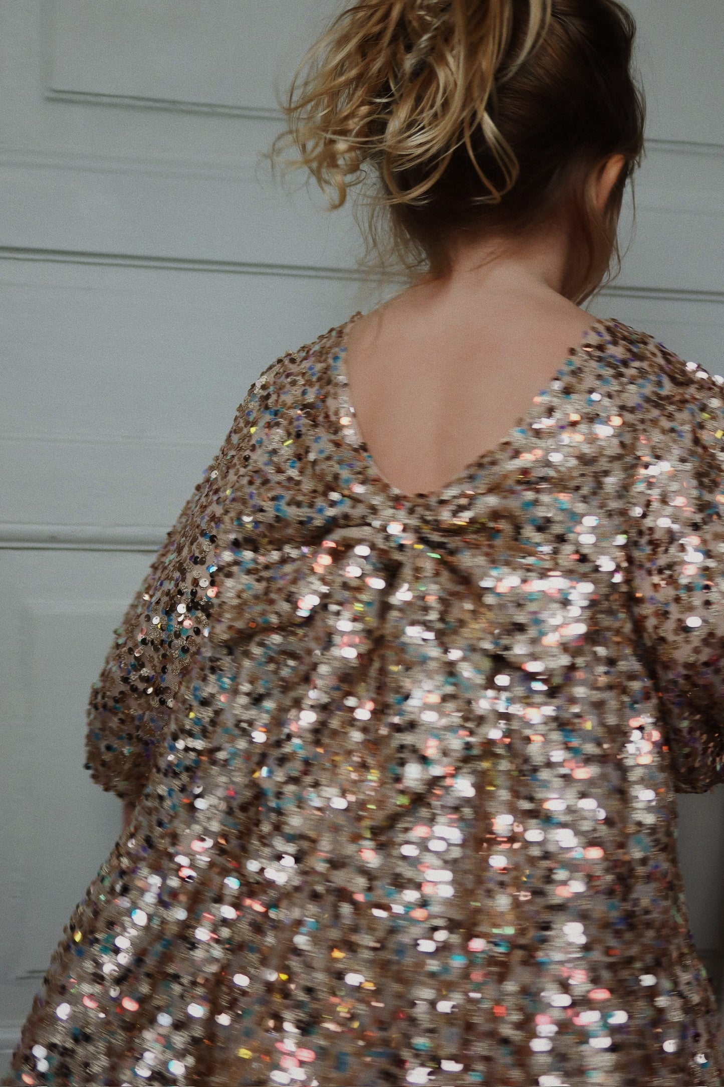 Konges Sløjd Lila Pailletten Kleid mit Schleife Gold Glitter