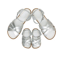 Lade das Bild in den Galerie-Viewer, Salt-Water Sandals Original Silver Kleinkind

