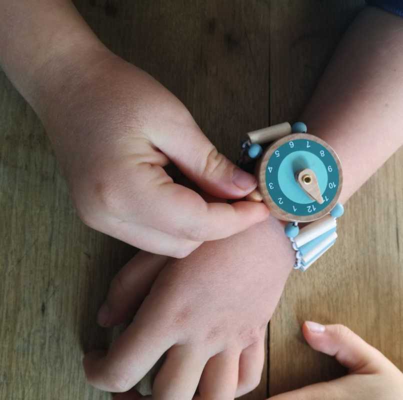 Egmont Toys Holzarmband Lernuhr Blau