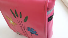 Lade das Bild in den Galerie-Viewer, Medusa Schultasche Pink mit Blumen
